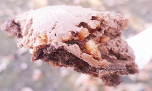 チョコレートケーキの一口サイズ