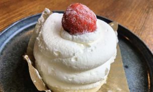 絹白クリームの苺ショート