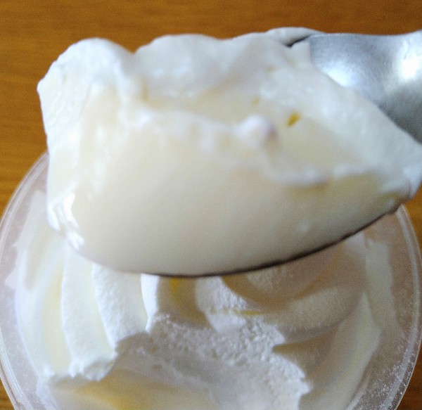 ホイップクリームのミルクプリン一口サイズ2